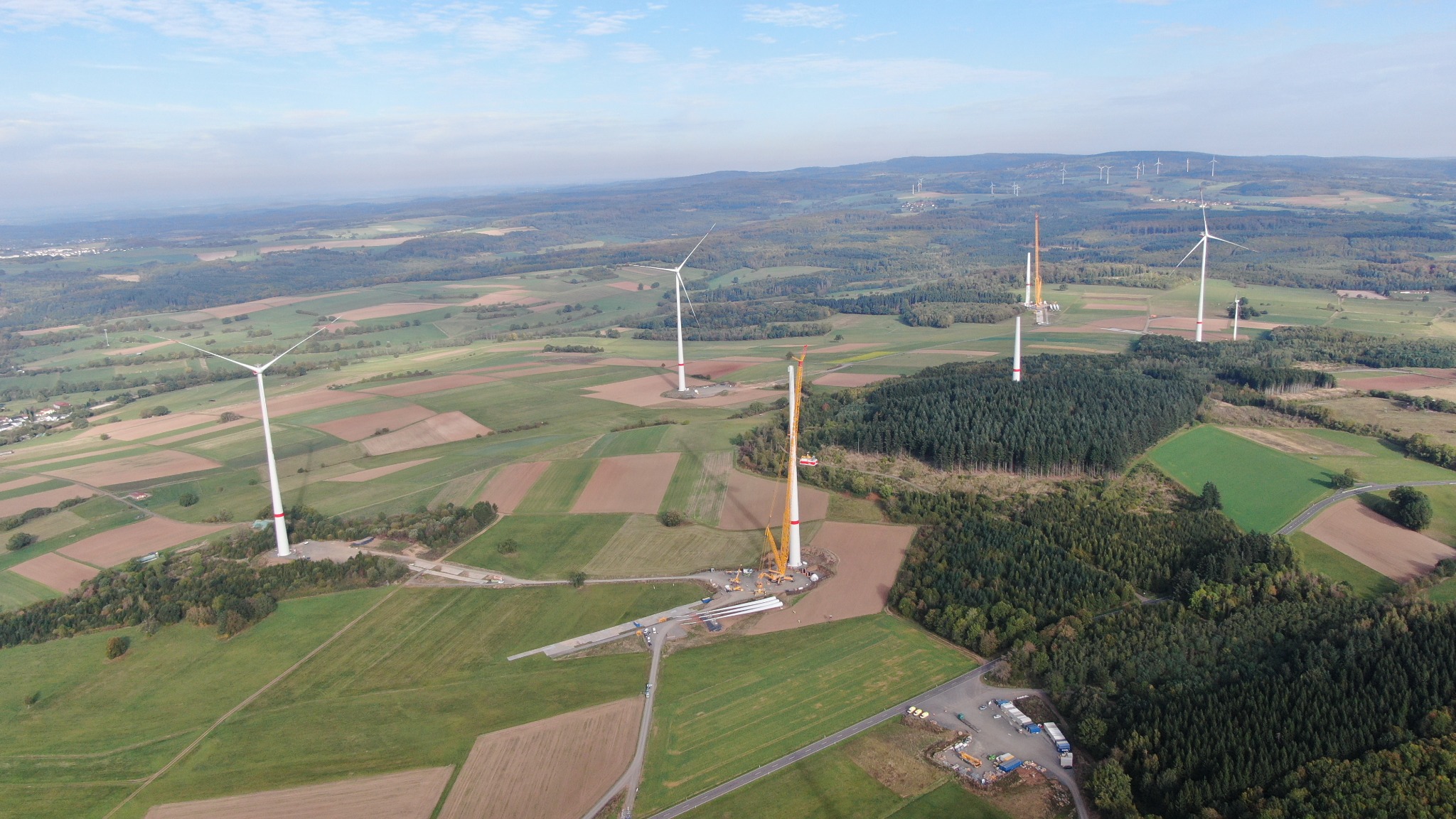 Originalaufnahme eines RENERTEC-Windparks während der Errichtung